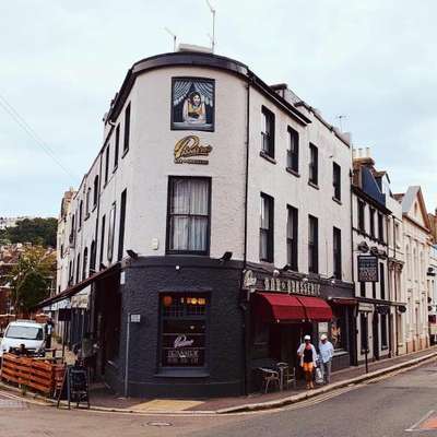 www.townhouserooms.uk.com