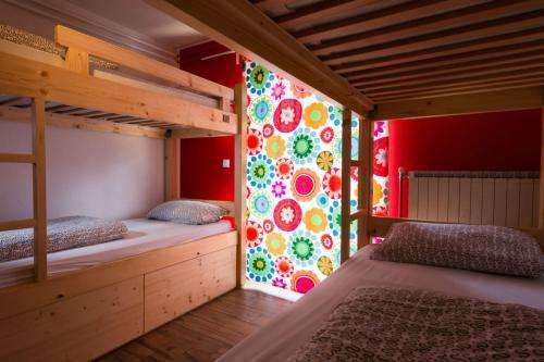 www.hostelsocarocks.com