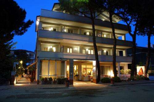 www.hotelerosresidence.it
