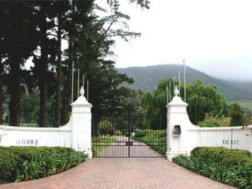 www.laterradeluc.co.za