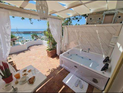 www.residencedonnafilomena.it