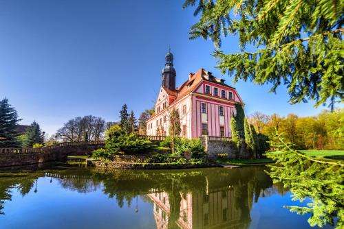 www.palac-warmatowice.pl