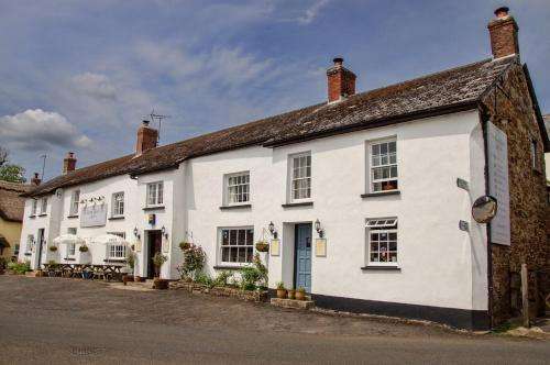 www.theramsheadinn.co.uk