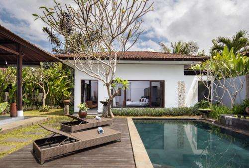 www.ubudrayaresort.com