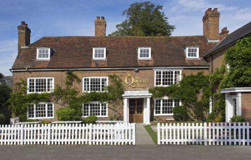 www.thequeensinnhawkhurst.co.uk