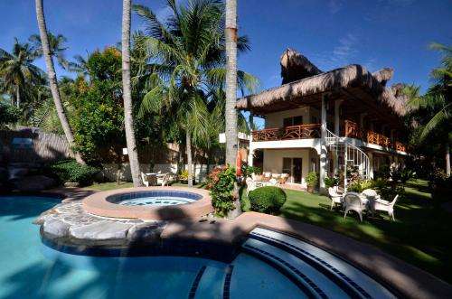 www.mikes-beachresort.com