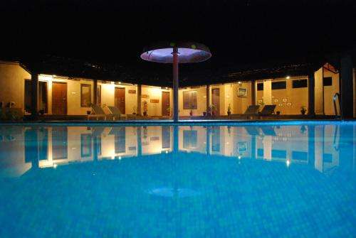 www.aranyakresort.com