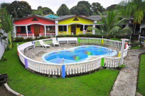 www.hotel-rainbow-village.com