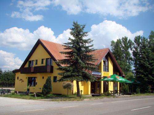 www.restaurace-penzion-rafael.cz