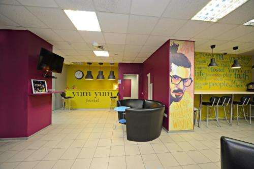 www.yumyumhostel.com