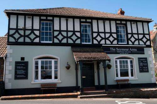 www.theseymourarms.com