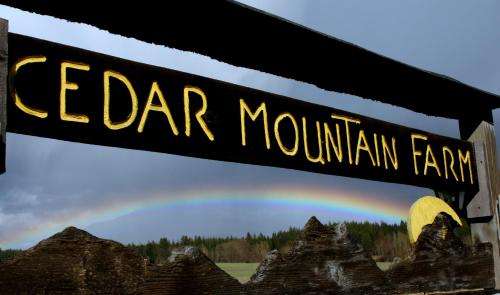 www.cedarmountainfarm.com