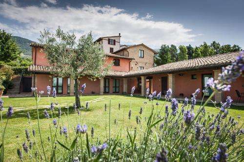 www.poggiofioritoassisi.com