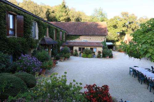 www.fermefleurieperigord.com