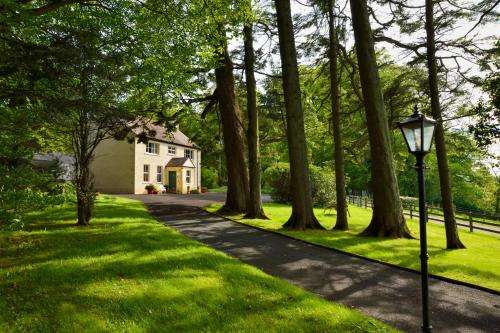 www.dromardhouse.com