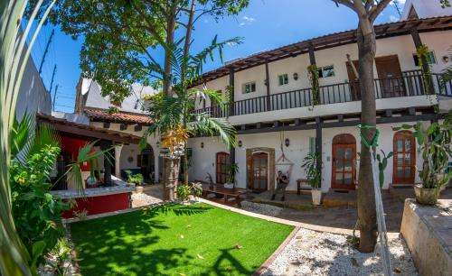 www.islandlifehostel.com