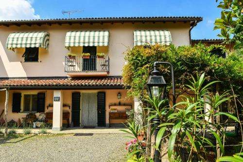 www.cascinafolletto.com
