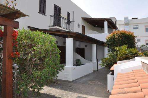 www.vacanzelipari.com
