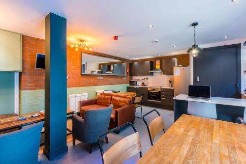 www.codehostels.com
