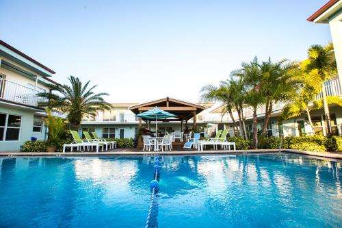 www.sundekbeachhouse.com