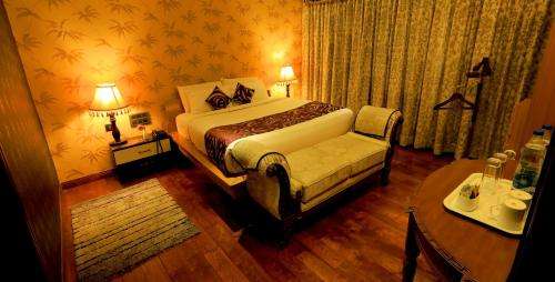 www.jalmahalresort.com