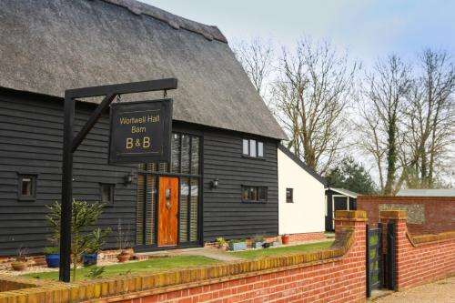 www.wortwellhallbarn.com