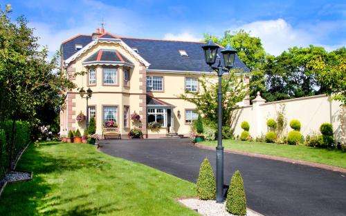www.ballyraineguesthouse.com