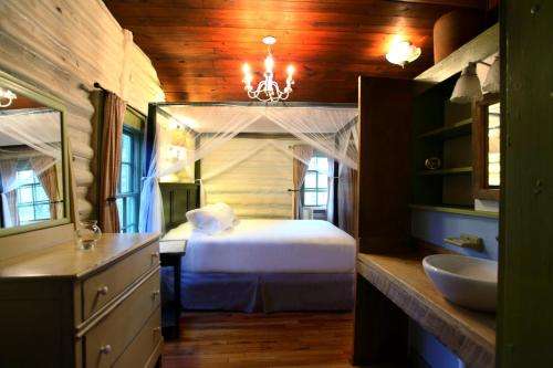 www.thepinescottages.com