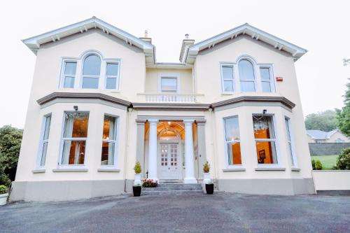 www.knockevenhouse.com