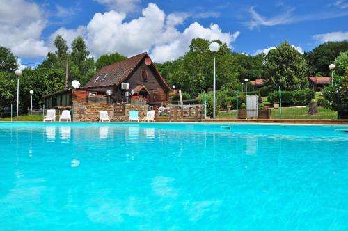 www.les-chalets-de-thegra.com