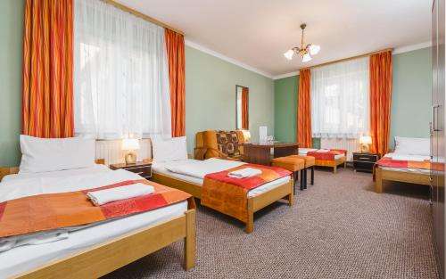 www.hostelbialydom.pl
