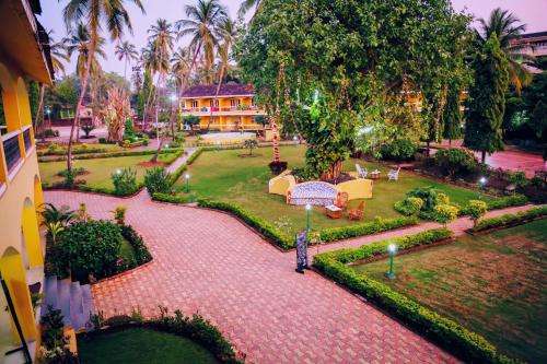 www.carinabeachresort.com