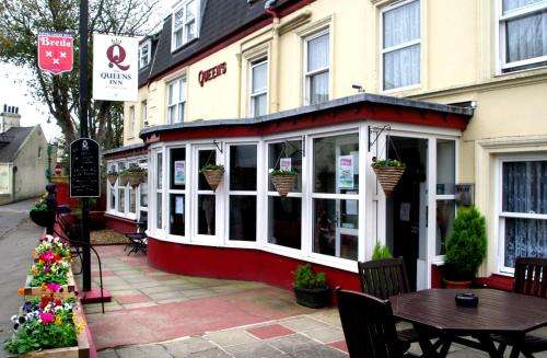 www.thequeensinn.gg