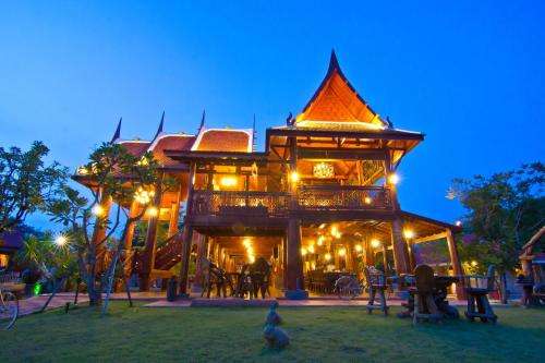 www.buengbuathongresort.com