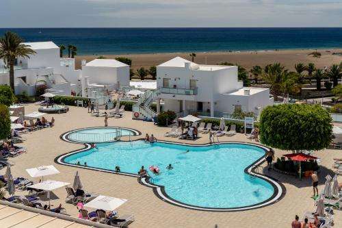 www.hotellanzarotevillage.com