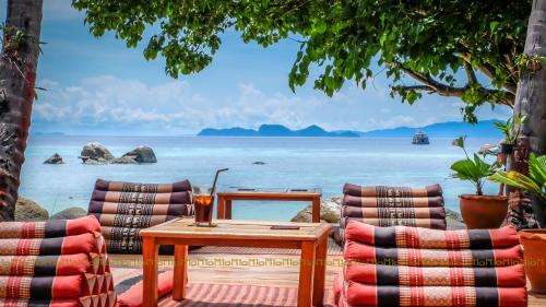www.tenmoonsliperesort.com