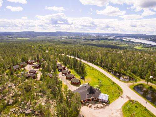 www.aurinkomajat.fi