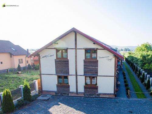 www.countrycourt.ro