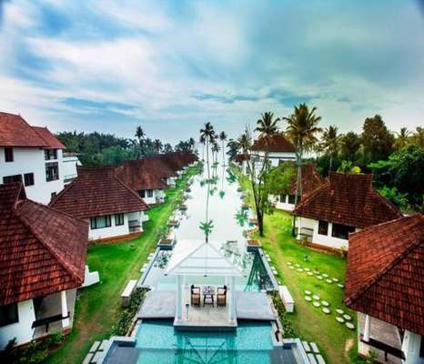 www.avedakumarakom.com