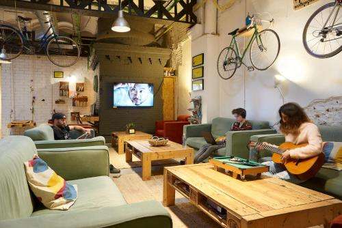 www.barcelonabedandbike.com