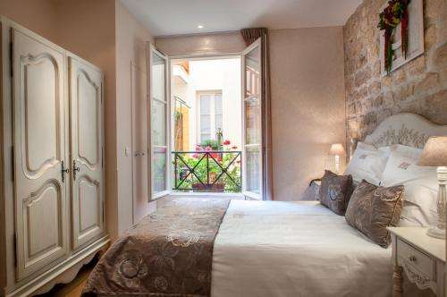 www.paris-hotel-quintinie.com