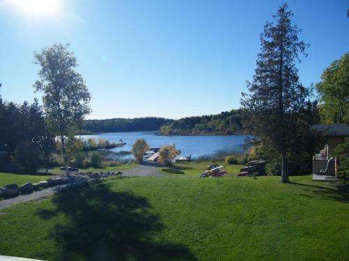 www.mowatlandingcottages.ca