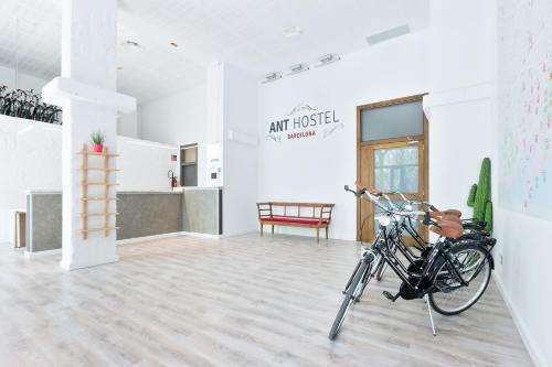 www.anthostelbarcelona.com