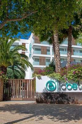 www.apartamentosbllobet.com