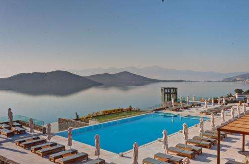 www.royalmarminbay.gr