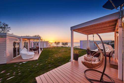 www.camping-sunsetbeach.com