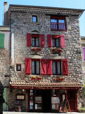 www.aubergedemontpezat.com