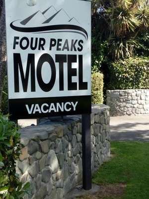 www.fourpeaksmotel.co.nz
