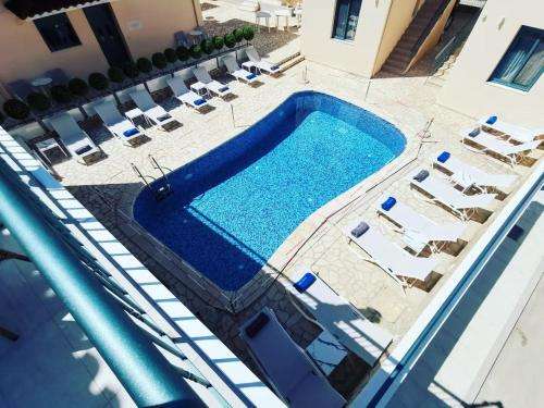 www.anemosvillas.gr