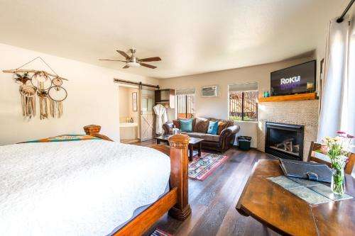 www.whisperingcreekbnb.com